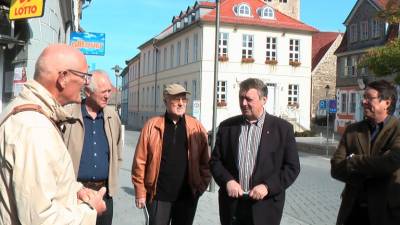 InfoStände mit Günter Lach - Günter Lach zeigte sich interessiert an der Brauerei-Tradition der Stadt.
