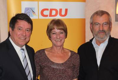 Versammlung 2010 - Im Kreise der CDU wurde die Neumitglieder Gudrun Trommler und Kurt Bötel vom Vorsitzenden persönlich begrüßt.