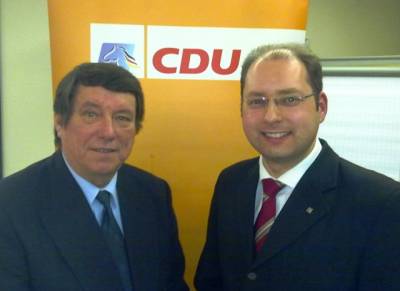 Versammlung 2011 - Generationswechsel an der Spitze des CDU-Stadtverbandes: Hans-Jürgen Trommler (li) und Andreas Weber (re).