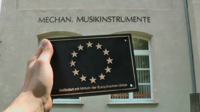 Stadtrundgang mit Uwe Schäfer - Eine Bronzetafel soll am Museum Mechanischer Musikinstrumente angebracht werden.